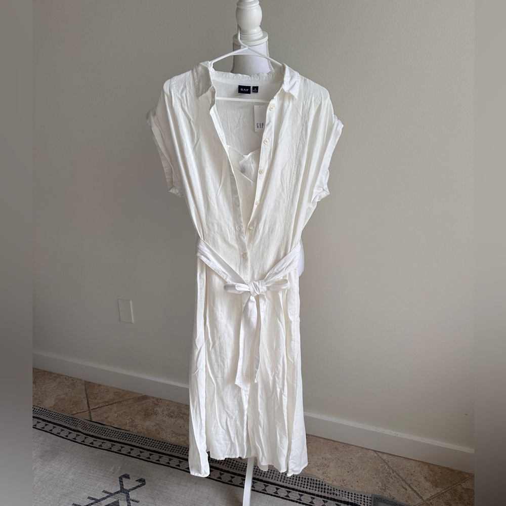 GAP size M BNWT white lined day dress